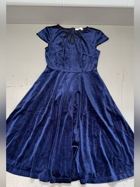 Muadress Navy Pretty Velvet Midi Dress with Keyhole Neck accents size small